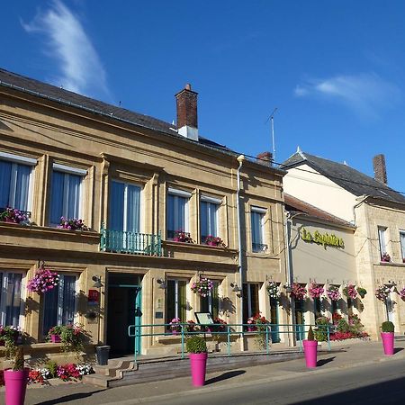 Logis La Sapiniere Hotell Remilly-Aillicourt Exteriör bild