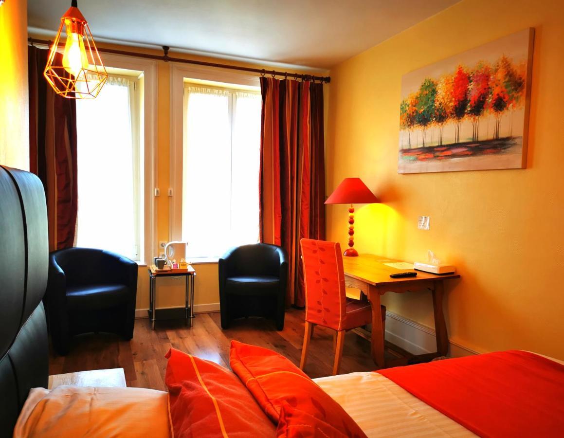 Logis La Sapiniere Hotell Remilly-Aillicourt Exteriör bild