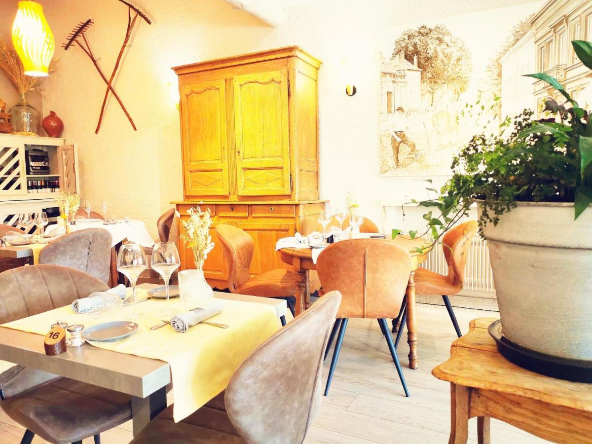 Logis La Sapiniere Hotell Remilly-Aillicourt Exteriör bild